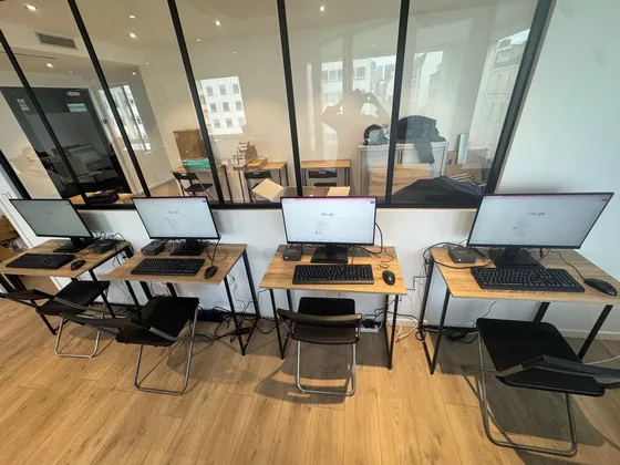 Poste de travail complet — Intel N150 · 8 Go · 256 Go · écran 22″ — vue 3