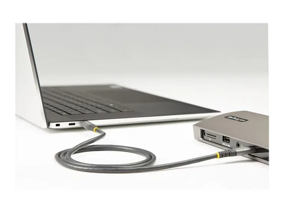 Câble USB-C vers USB-C StarTech 2 m, 100 W — vue de trois-quarts gauche