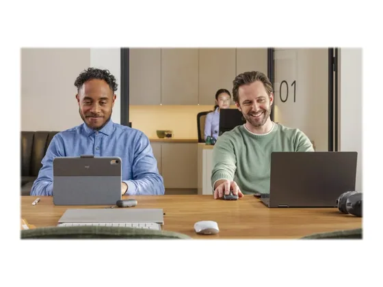 Logitech MX Anywhere 3S — souris compacte Bluetooth — mise en situation